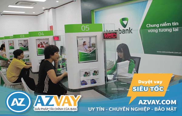 Khách hàng đến vay vốn thế chấp tại Vietcombank