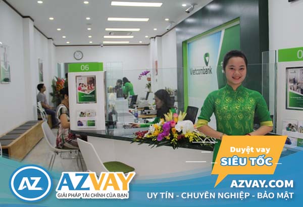 Nhân viên tư vấn ngân hàng Vietcombank