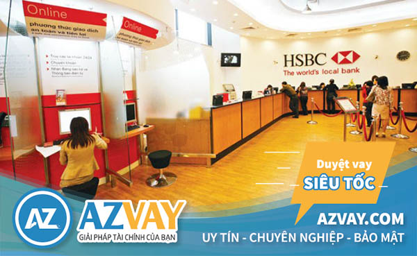 Khách hàng tới làm hồ sơ vay mua xe tại ngân hàng HSBC