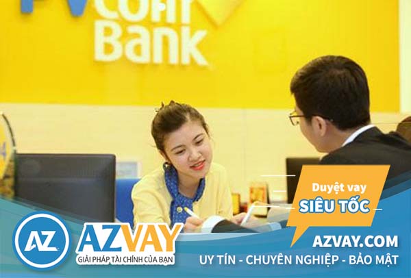 Khách hàng làm hồ sơ vay xây sửa nhà PVcombank