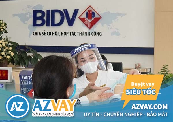 Khách hàng có thể đăng ký vay tiền qua thẻ tín dụng BIDV tại quầy giao dịch