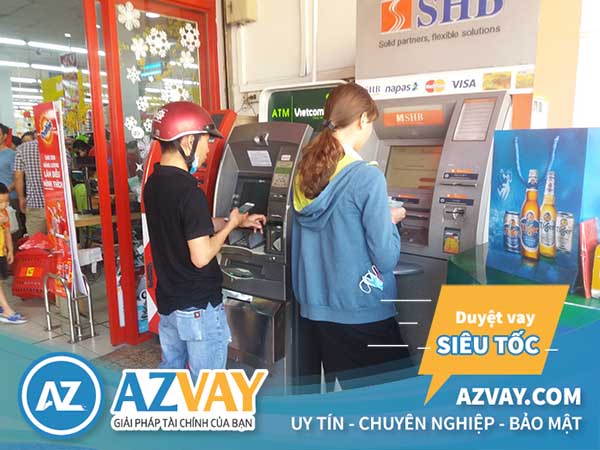 Khách hàng có thể rút tiền thẻ tín dụng SHB tại ATM