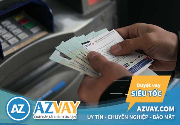 Mức phí rút tiền thẻ tín dụng tại ATM